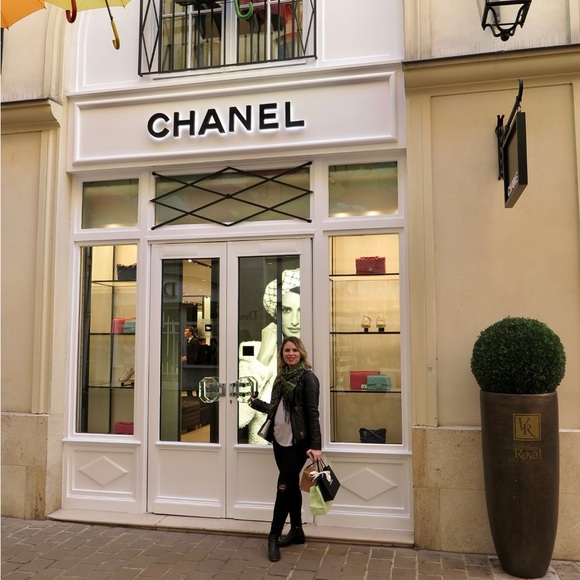 Meet the Posher Other - Meet your Posher, Lora